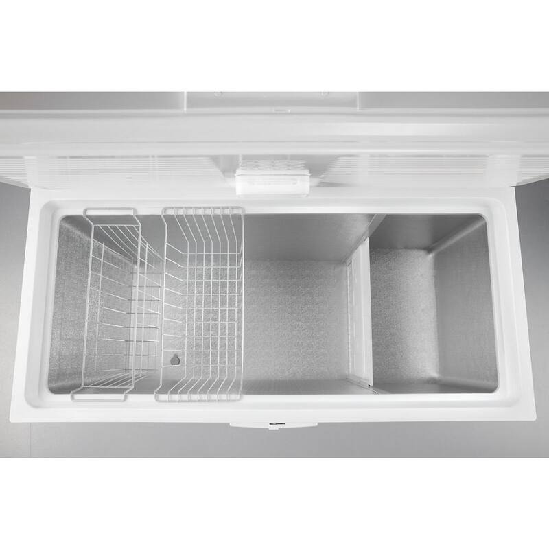 16 cu. ft. Chest Freezer in White B14276