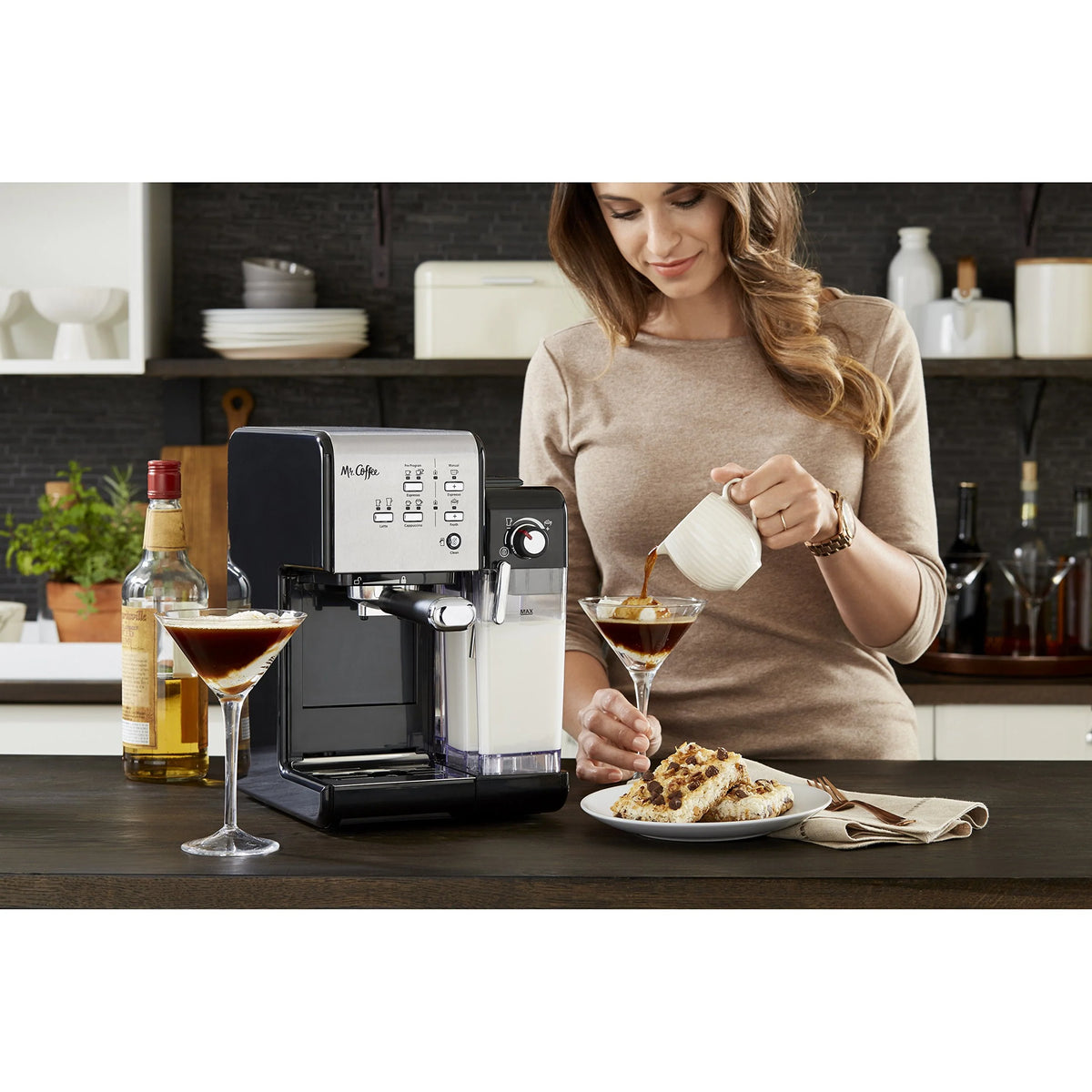 Black Espresso and Cappuccino Machine L1495