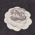 Brooch J459249