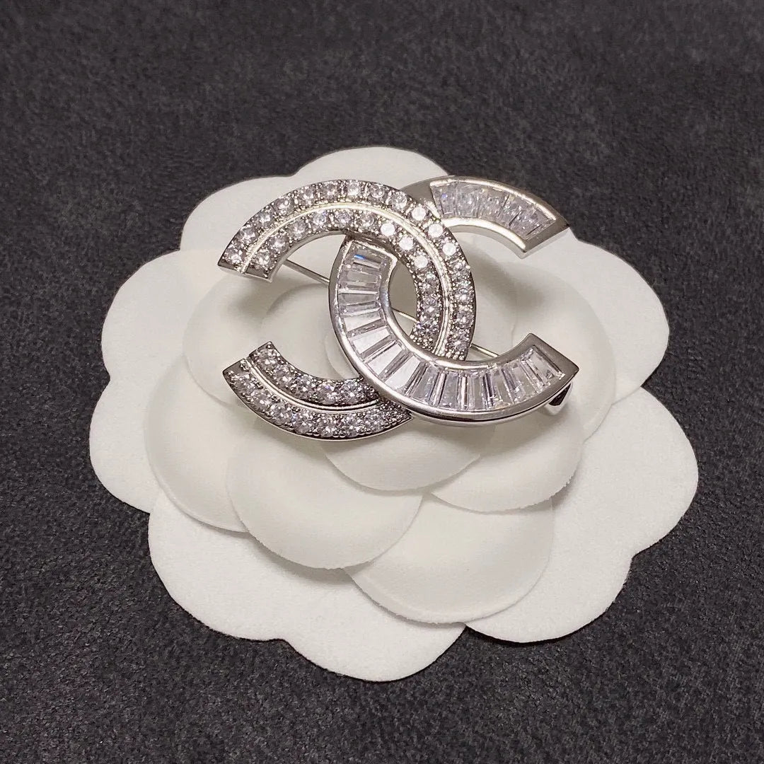 Brooch J459249