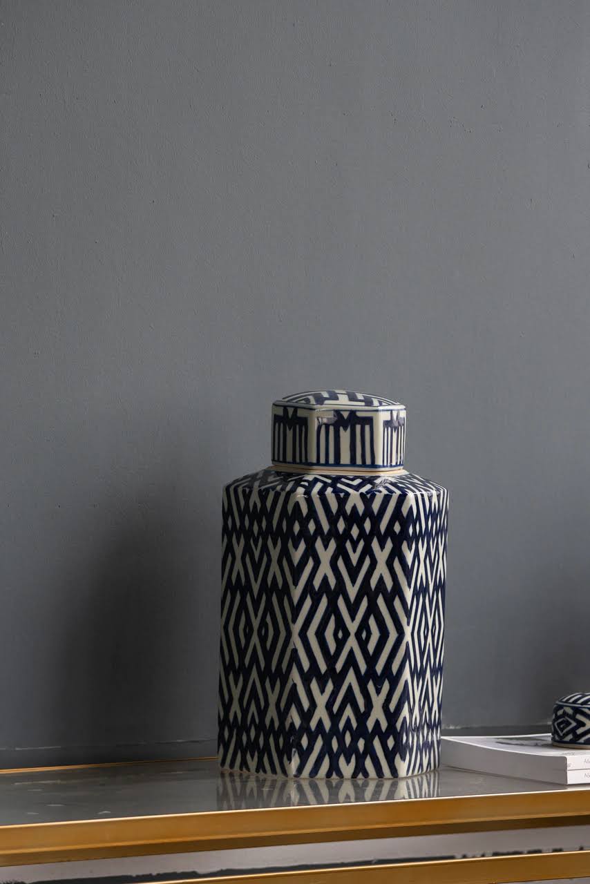 Lidded Jar W16689